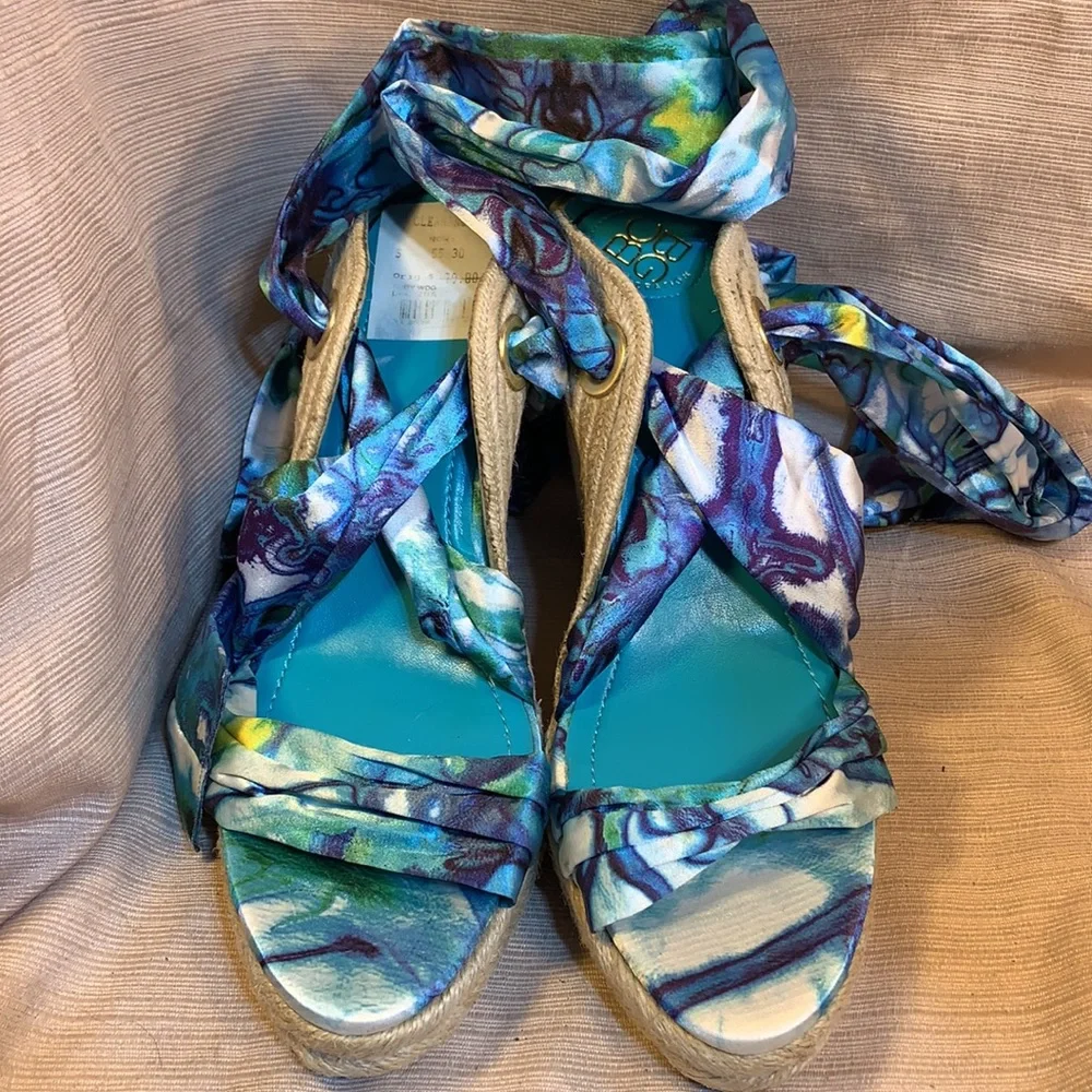BCBG Generation NWT wedge silky wrap around scarf